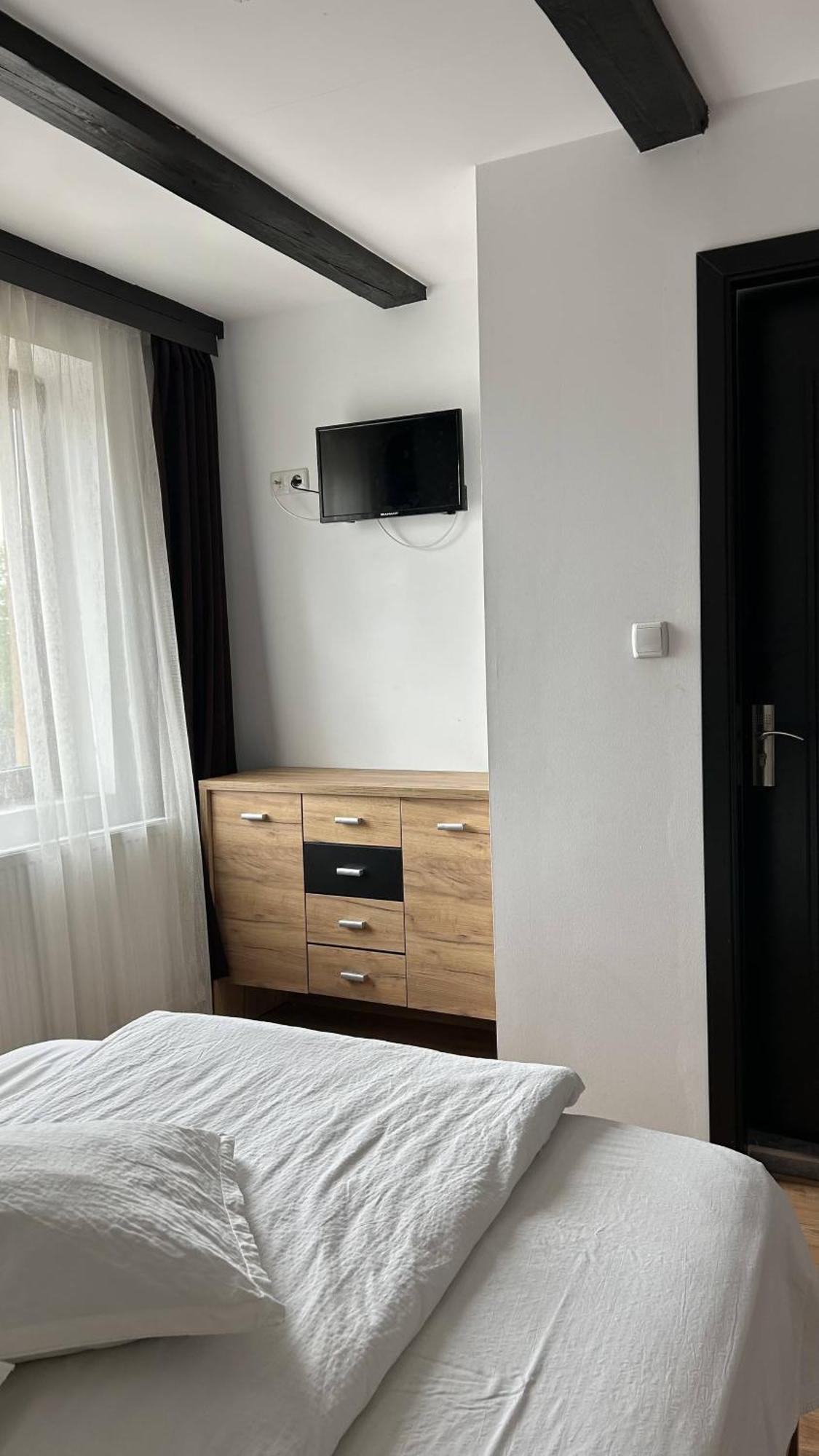 Hotel Intim Rădăuţi Esterno foto