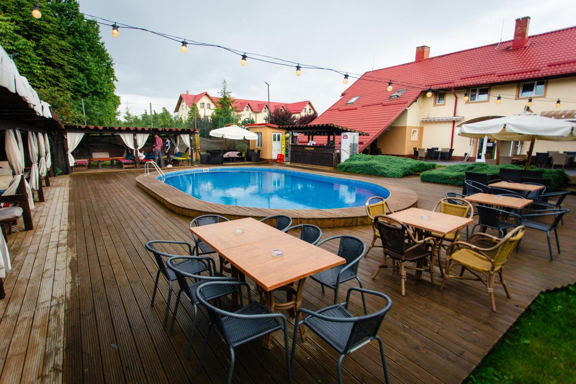 Hotel Intim Rădăuţi Esterno foto