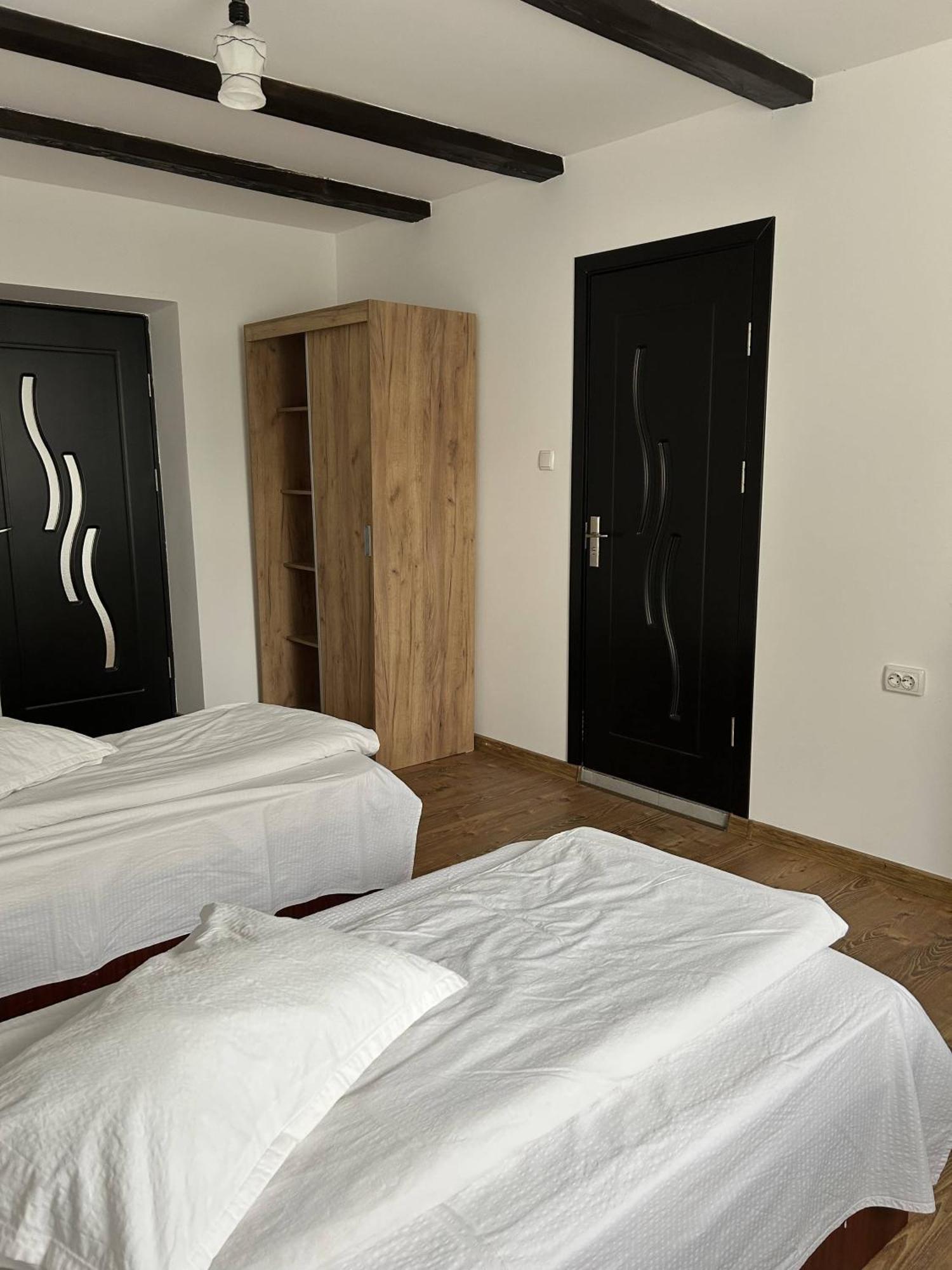 Hotel Intim Rădăuţi Esterno foto
