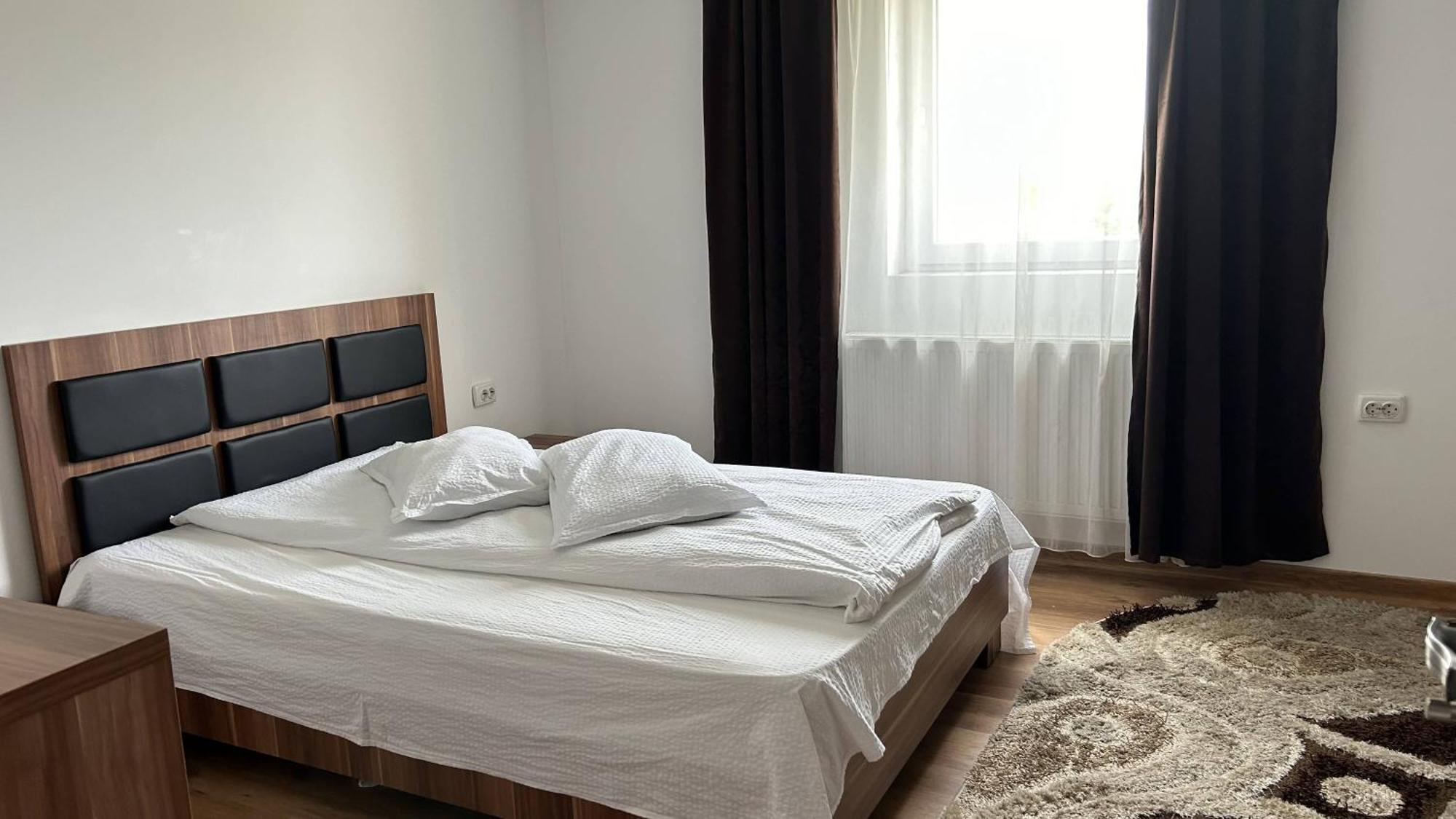 Hotel Intim Rădăuţi Esterno foto