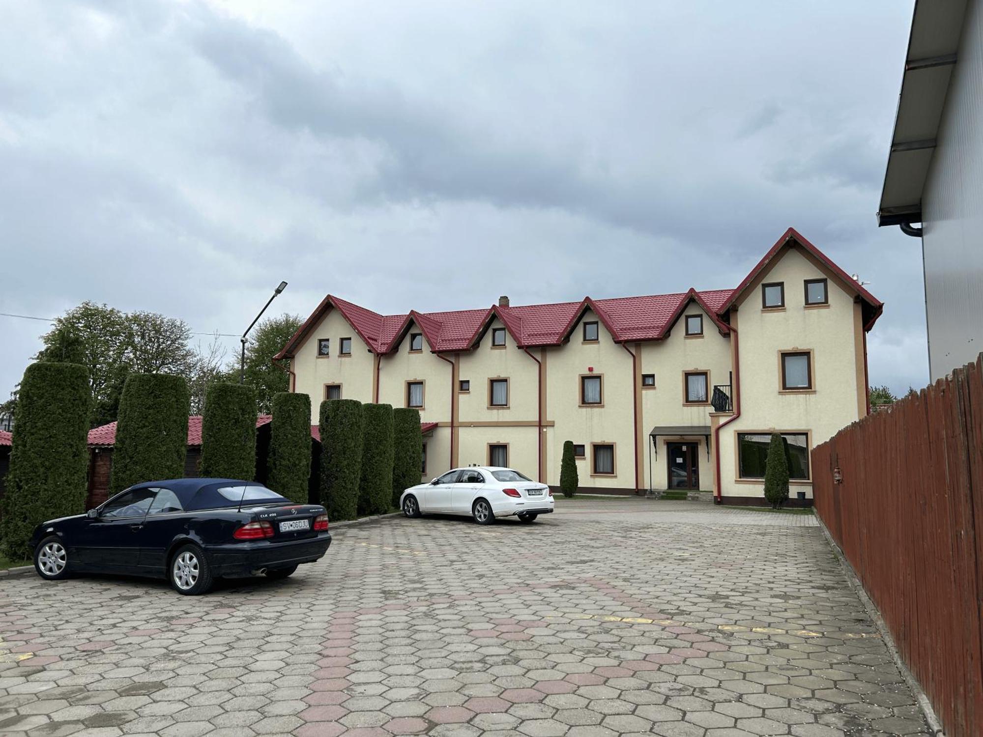 Hotel Intim Rădăuţi Esterno foto