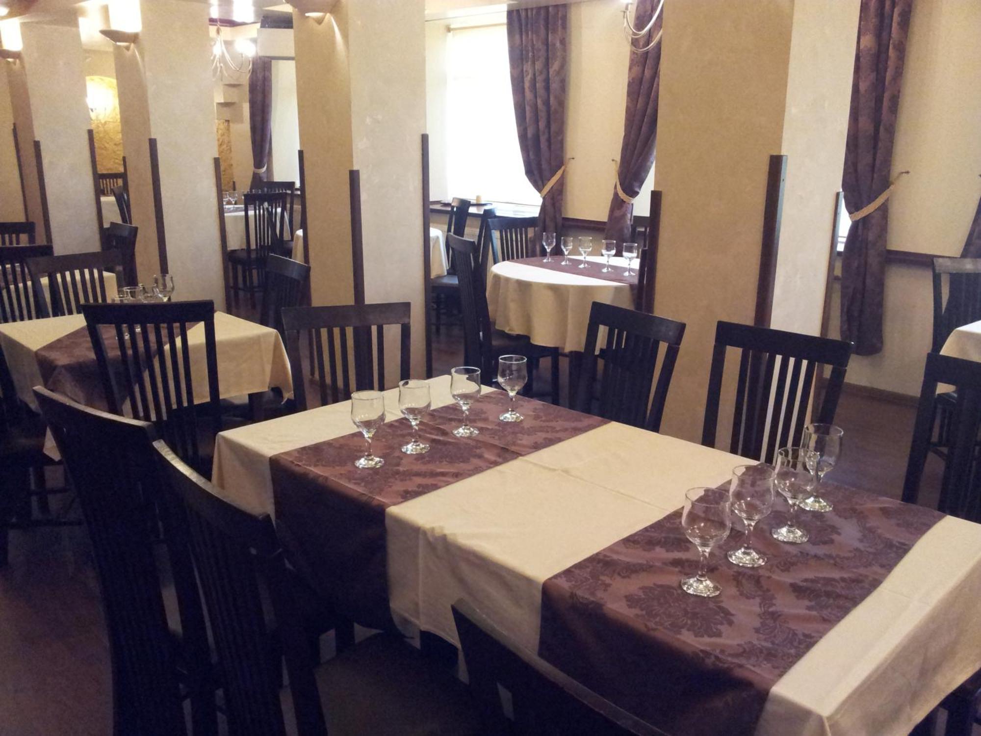 Hotel Intim Rădăuţi Esterno foto