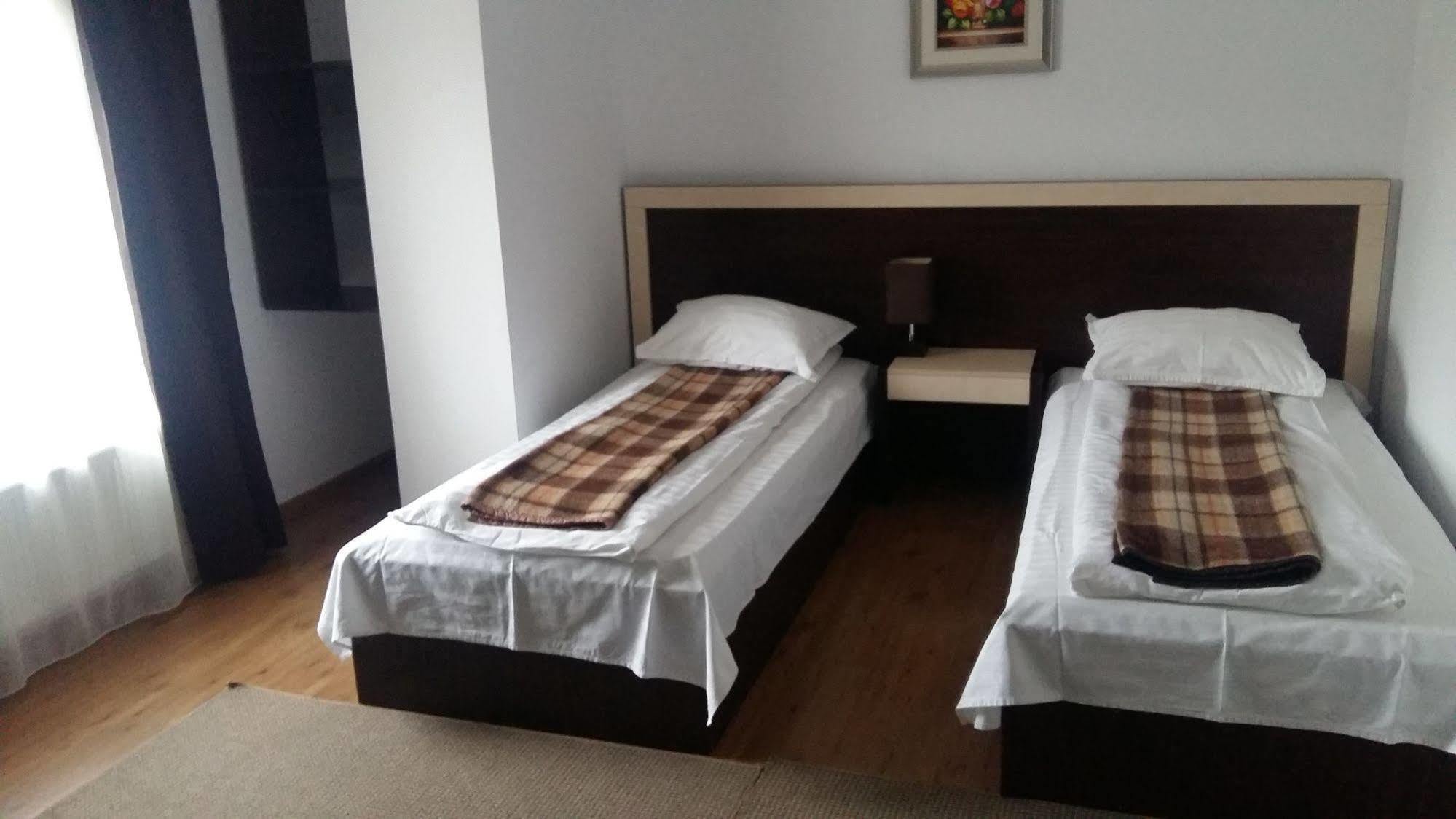 Hotel Intim Rădăuţi Esterno foto