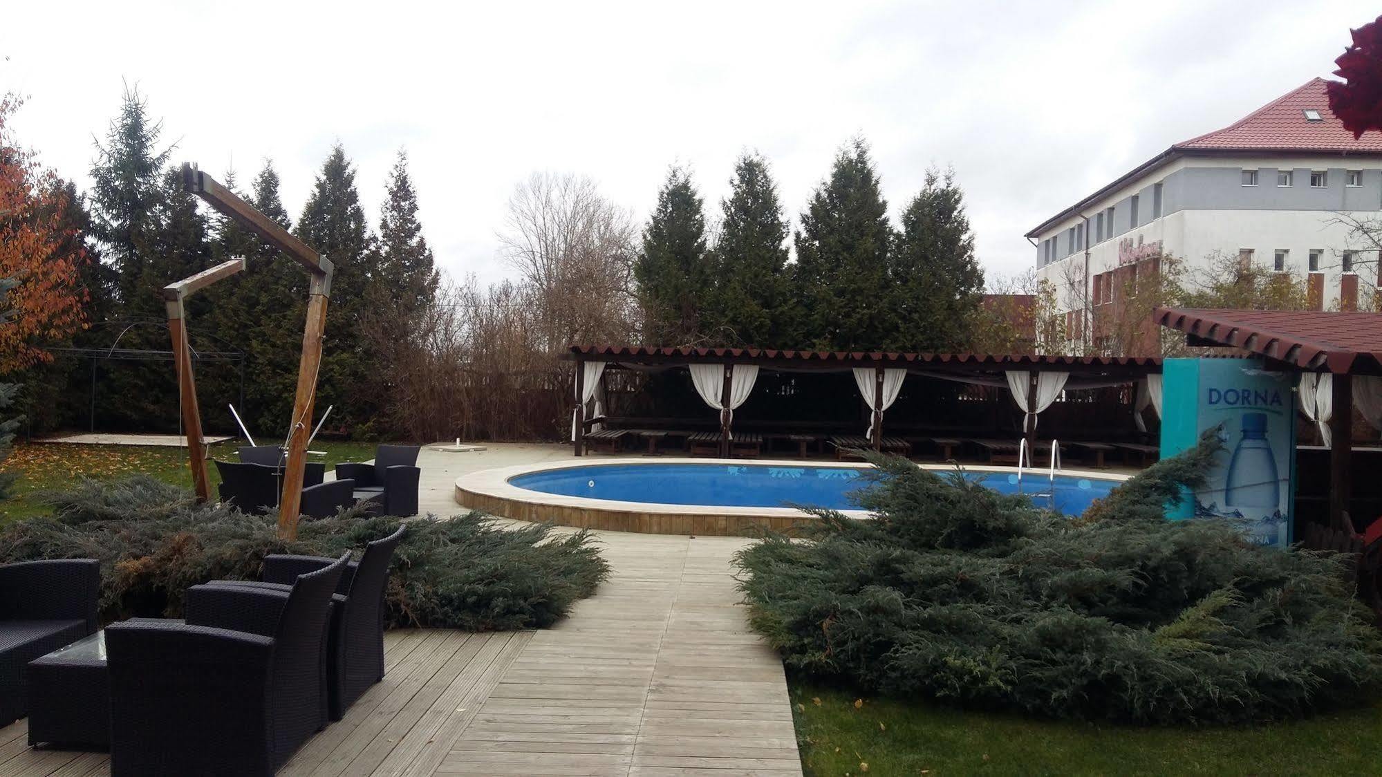 Hotel Intim Rădăuţi Esterno foto