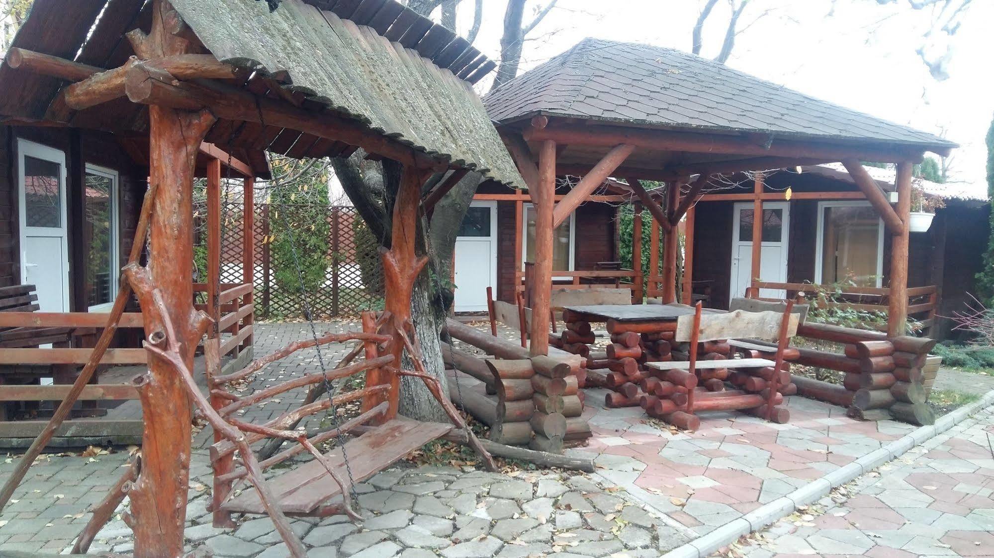 Hotel Intim Rădăuţi Esterno foto